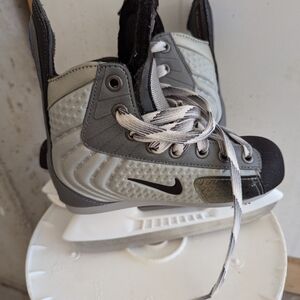 Nike kids hokey skates